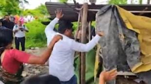 Women take action against illegal liquor sale in Akola