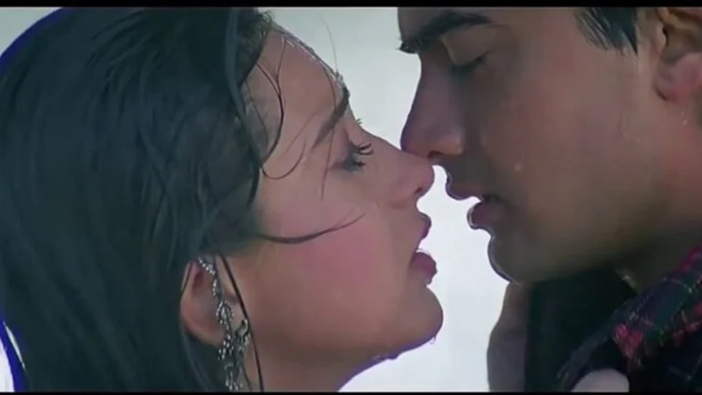 aamir khan karisma kapoor kissing scene