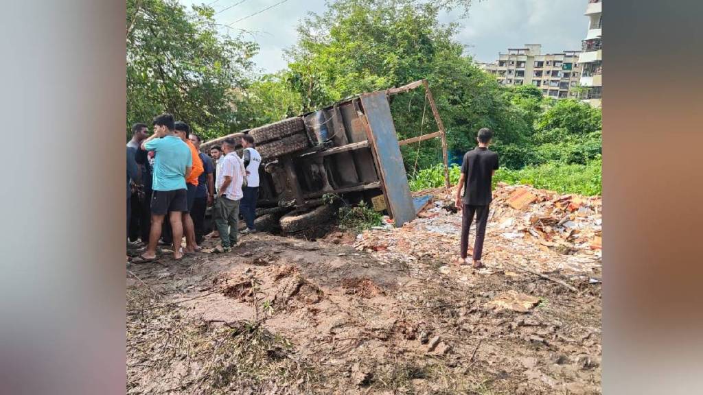 Truck accident on Barvi Dam Road in Valivali area in the west of Badlapur city