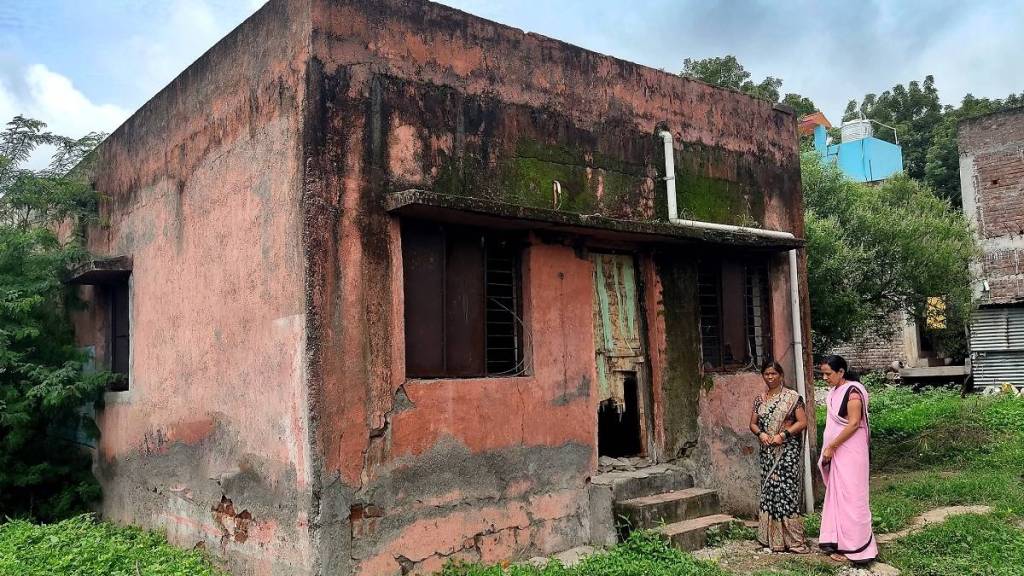 The lack of repair of Anganwadis in Jalgaon district has led to a plight