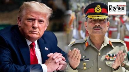 अमेरिकेचे राष्ट्राध्यक्ष डोनाल्ड ट्रम्प व पाकिस्तानचे लष्करप्रमुख असीम मुनीर (छायाचित्र रॉयटर्स)