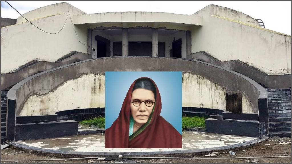 Poet Bahinabai Chaudhary's memorial neglected for 12 years