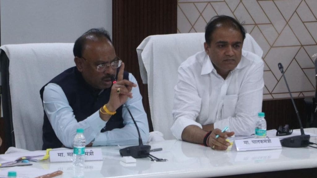 wardha officials under pressure after bawankules warning revenue department shaken by strict action