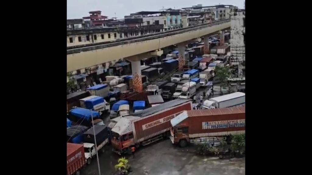 Bhiwandi residents take to the streets to protest against Pratap Sarnaik's decision