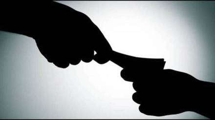 One lakh rupees were extracted by threatening to seal the flat, claiming to be a municipal official