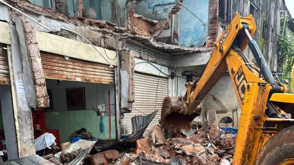 Company showroom building collapses