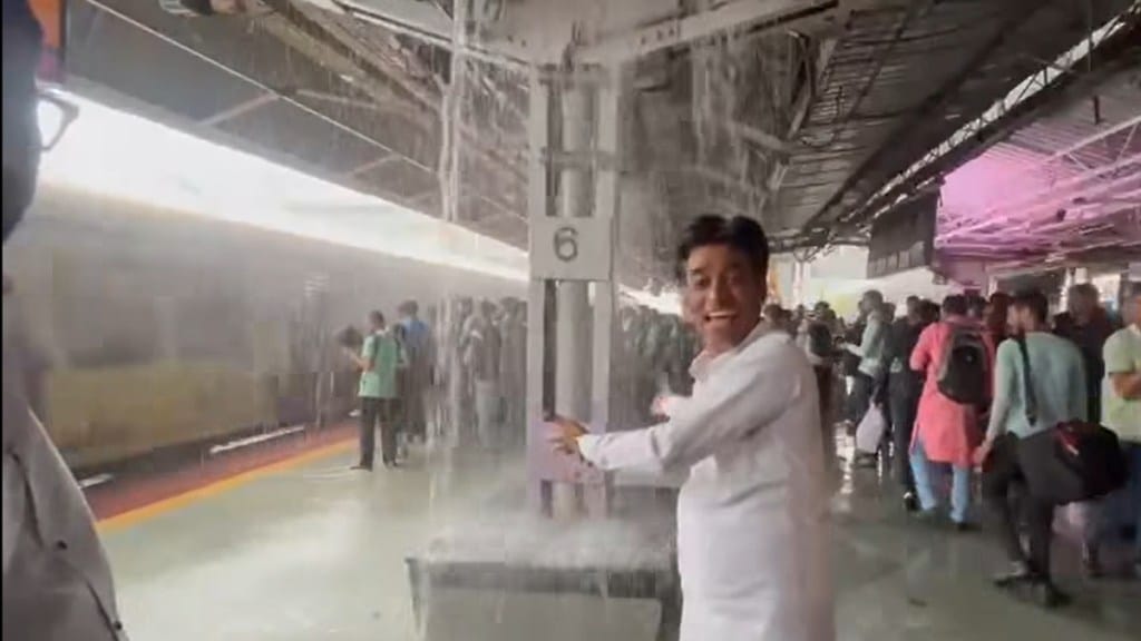 thane railway station leakage loksatta news