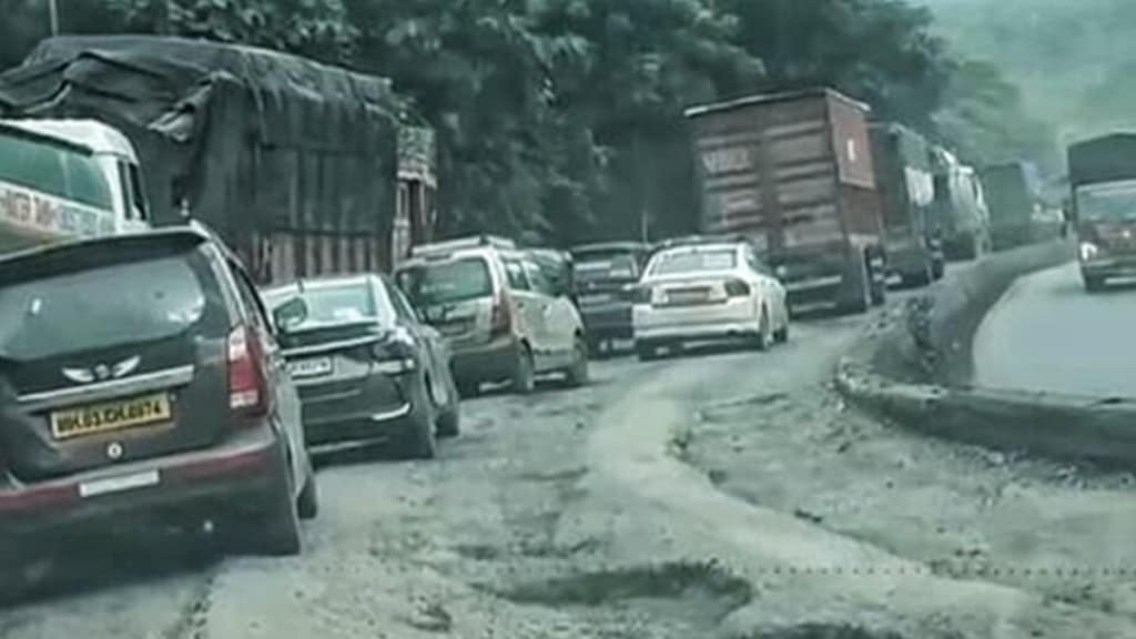 Ghodbunder Road potholes traffic jam