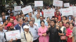 पुणे : स्थानिक आमदाराच्या हस्तक्षेपामुळे लोकमान्य नगरमधील ८०३ कुटुंबियांच्या घराचा स्वप्नभंग ?