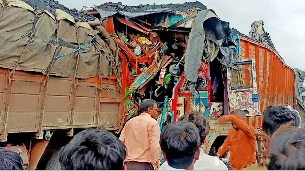 jalgaon highway accident news in marathi