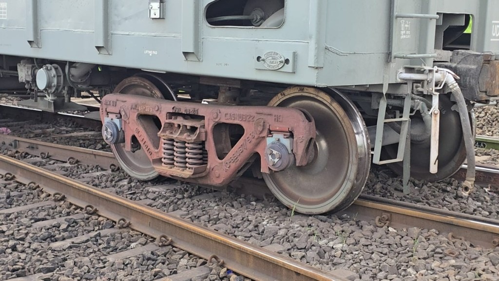 bhusawal Mumbai railway services disrupted