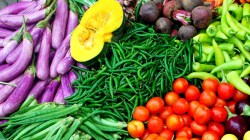 आवक वाढल्याने बटाटा, लसूण, टोमॅटो, शेवग्याच्या दरात घट