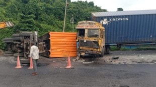 gaimukh ghat trucks accident news in marathi