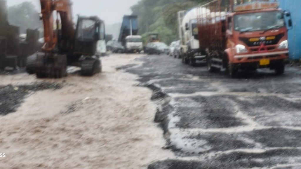 Mumbai Ahmedabad national highway flooded