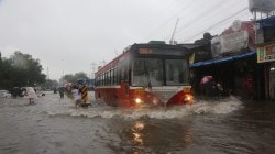 Mumbai Traffic Jam News: मुंबईत वाहतूक कोंडी, पावसामुळे ठिकठिकाणी वाहने बंद पडली