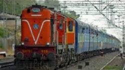 पावसामुळे रेल्वे प्रवाशांचे हाल; १४ गाड्या रद्द, अनेक गाड्यांच्या मार्गांत बदल