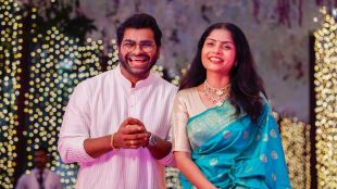 chala hawa yeu dya fame kushal badrike perform heartfelt poem for his wife sunayana in aamhi sare khavayye 2