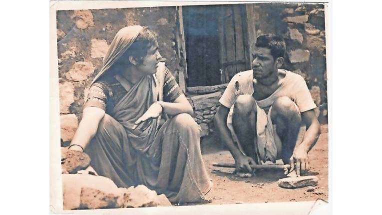 आठवणींचे वर्तमान: ऊर्मी पेरणारी माणसं