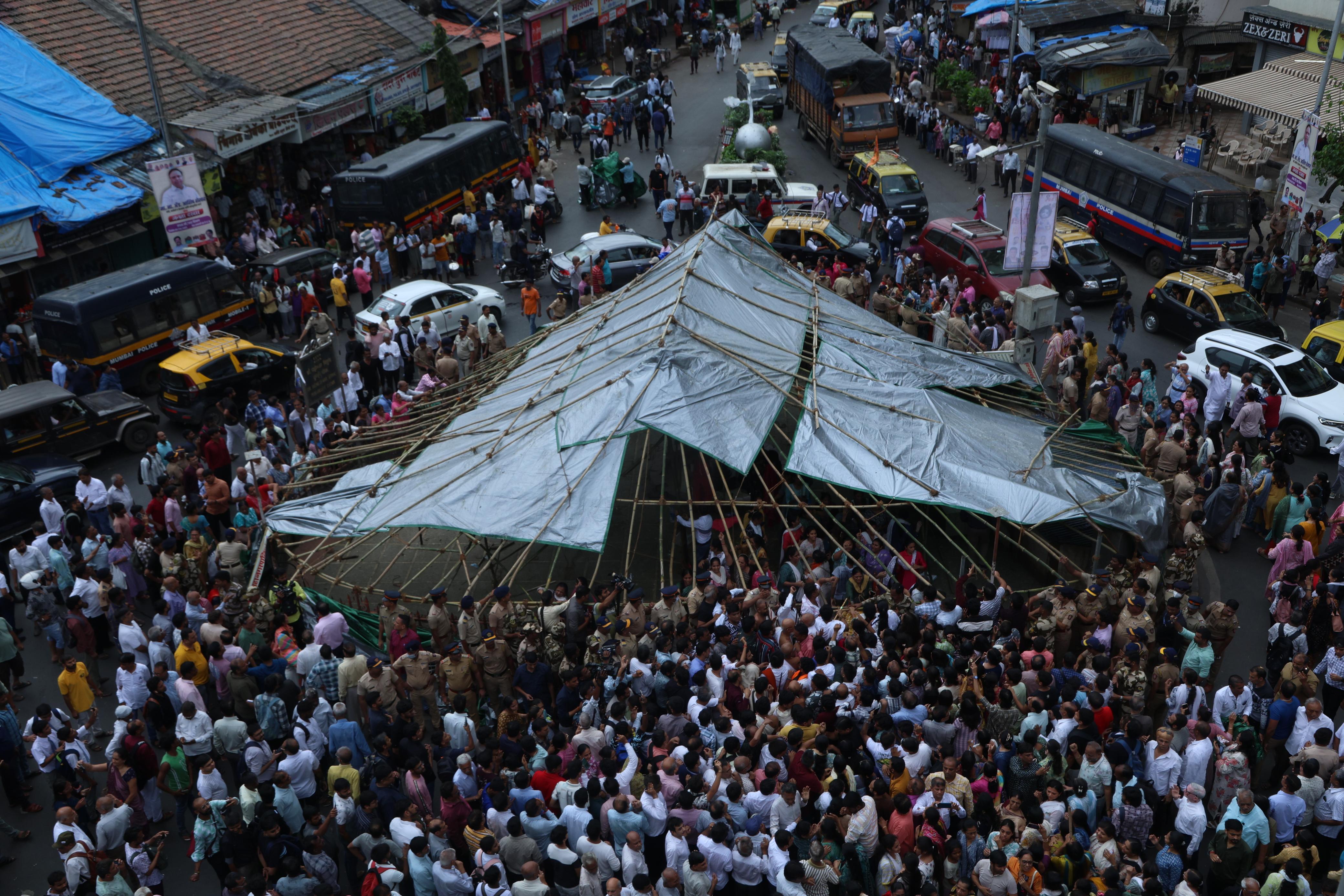 dadar kabutar khana protest photos, marathi news