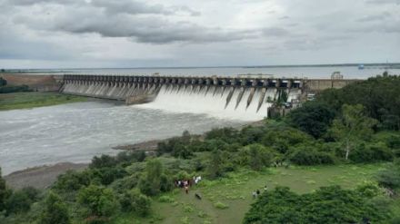 Maharashtra dam silt removal policy Godavari river linking project irrigation boost Telangana desilting model