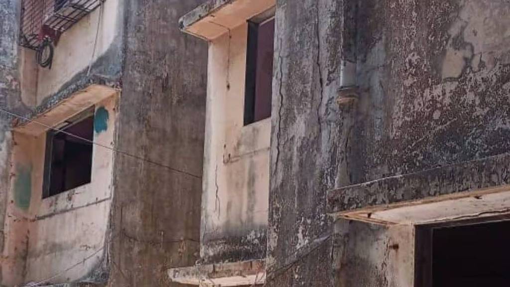 141 dangerous buildings in Vasai Evacuation of citizens from dangerous buildings