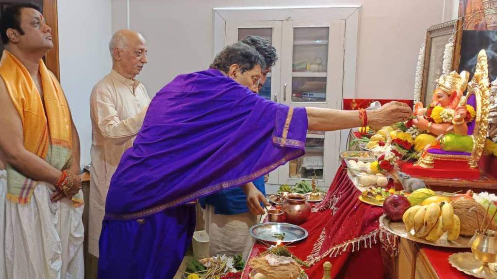Former Education Minister MLA Deepak Kesarkar performed the puja by installing Shri Ganesh