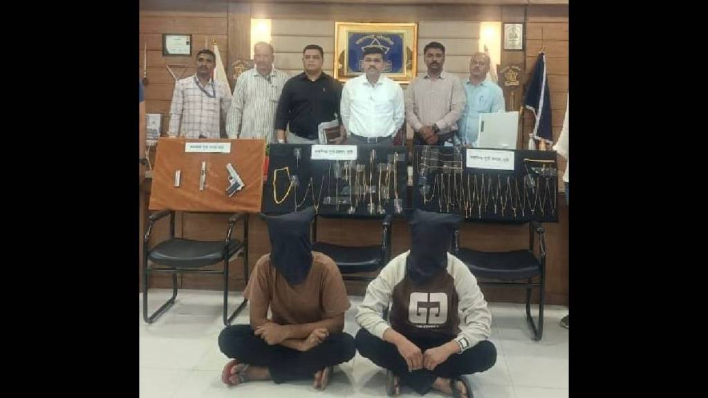 Two suspects arrested for shooting and robbing a jeweler
