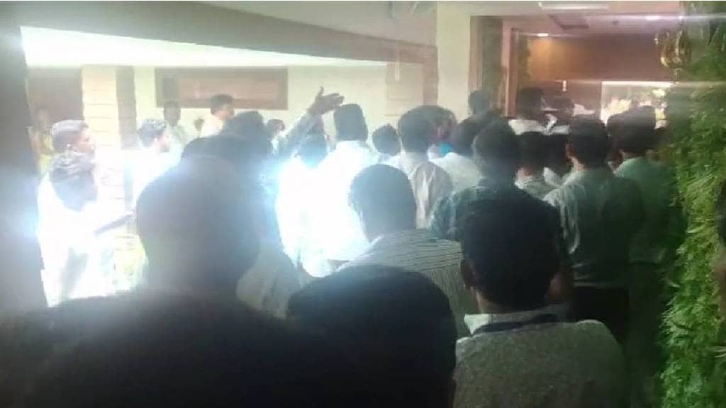 dispute in the rest house due to a fight between two district heads over credit dispute in Gadchiroli