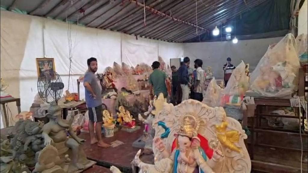 Idol makers in Dombivli will refund the registration fees of Ganesh devotees