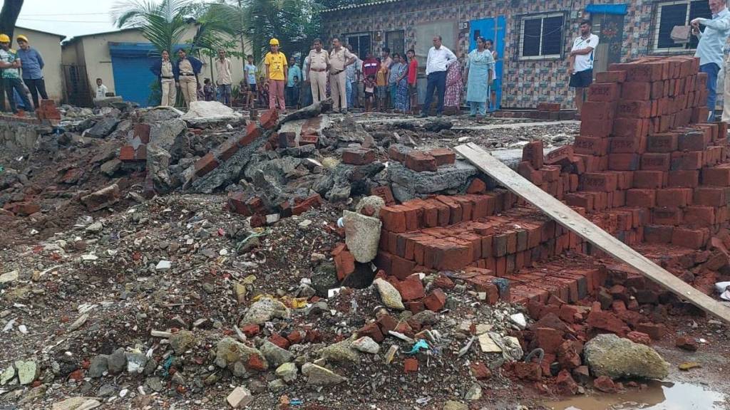 illegal chawl dimolished in Ayre village.