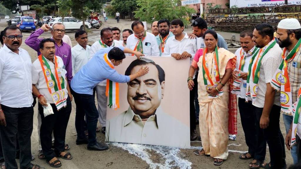 Sharad Pawar group performs dudh abhishekam on Eknath Khadse photo Jalgaon news