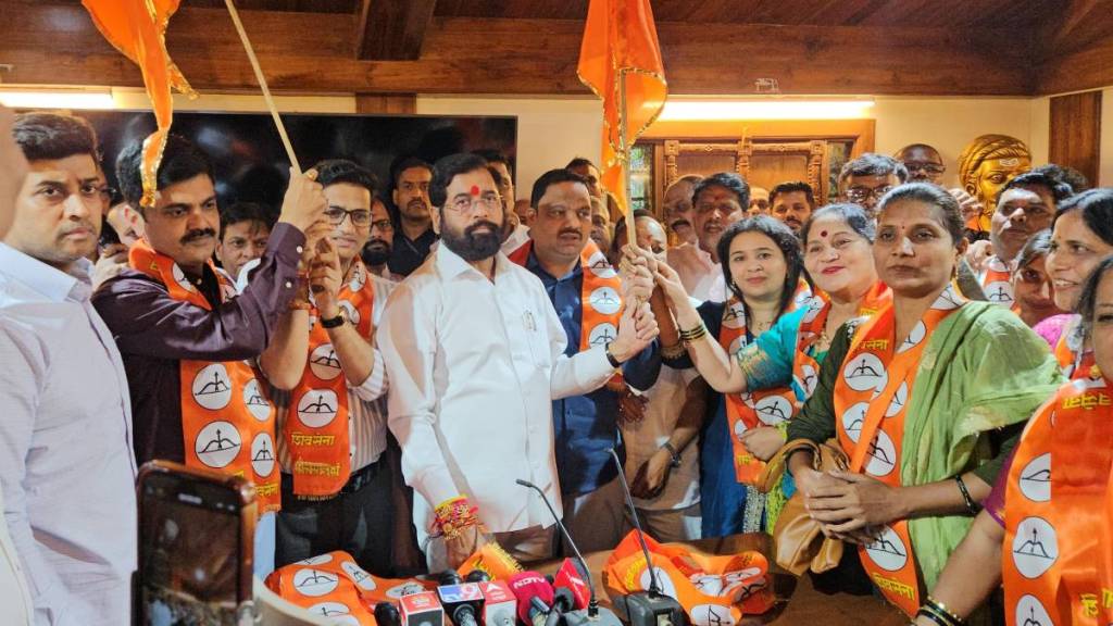 MNS party workers join Shiv Sena Shinde