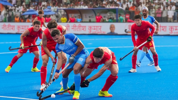 सामन्याच्या १२ व्या मिनिटाला चीनने पेनल्टी कॉर्नरवर गोल करून सुरुवातीलाच आघाडी घेतली होती. फाऊल जिंकणाऱ्या डु शिहाओने संधीचं सोनं करत चीनचं खातं उघडलं. (Photo Source: PTI)