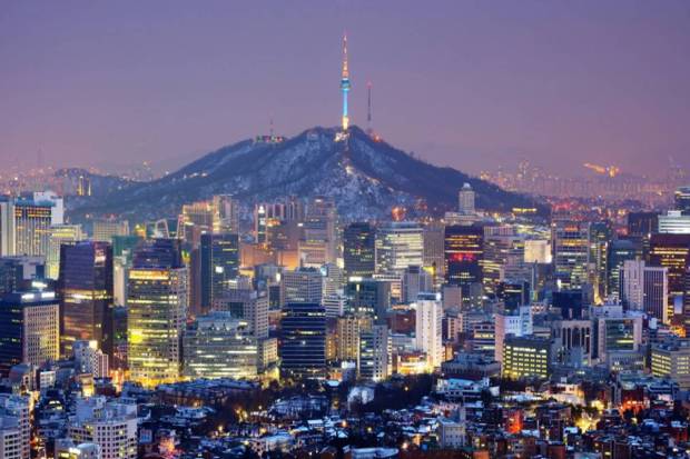 दक्षिण कोरियाची राजधानी सियोल (Seoul) हे शहर अव्वल स्थानावर आहे. जे घरांच्या मागणीत वाढ दर्शवते. (Photo source: Canva)