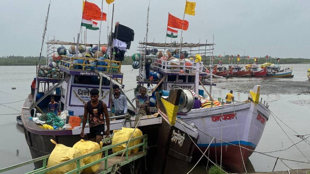 मासेमारी बोटी सज्ज, मच्छीमारांमध्ये उत्साहाचे उधाण