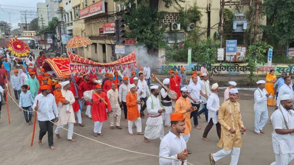 सांगलीत वाद्यांच्या गजरात गणेशाचे आगमन; सांगली, मिरज संस्थानच्या गणेशाची प्रतिष्ठापना