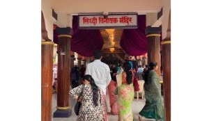 devotees throng thane temples for ganpati darshan