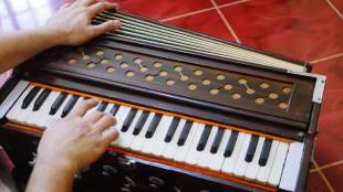 Dr Sudhanshu Kulkarni and Sarang Kulkarnis harmonium juggling concert telecast pune print news