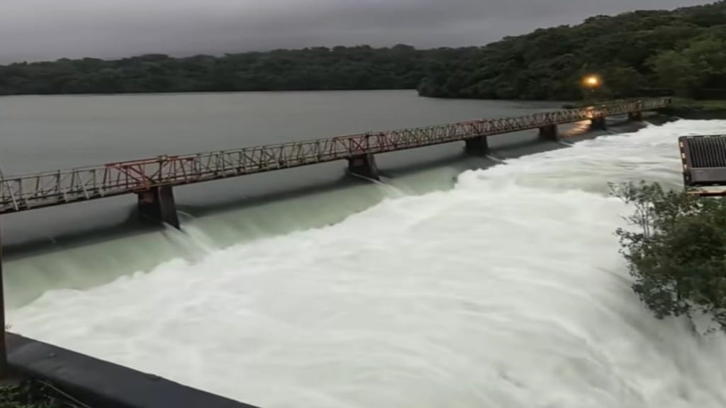 heavy rainfall in kolhapur cause flood like situation