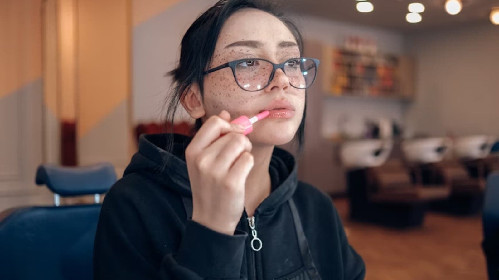 tired girl makeup trend