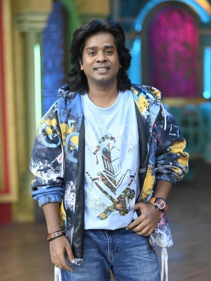 या नव्या पर्वात कुशल बद्रिके, श्रेया बुगडे, भारत गणेशपुरे, प्रियदर्शन जाधवसह ‘महाराष्ट्राची हास्यजत्रा’ फेम गौरव मोरेसुद्धा आहे.