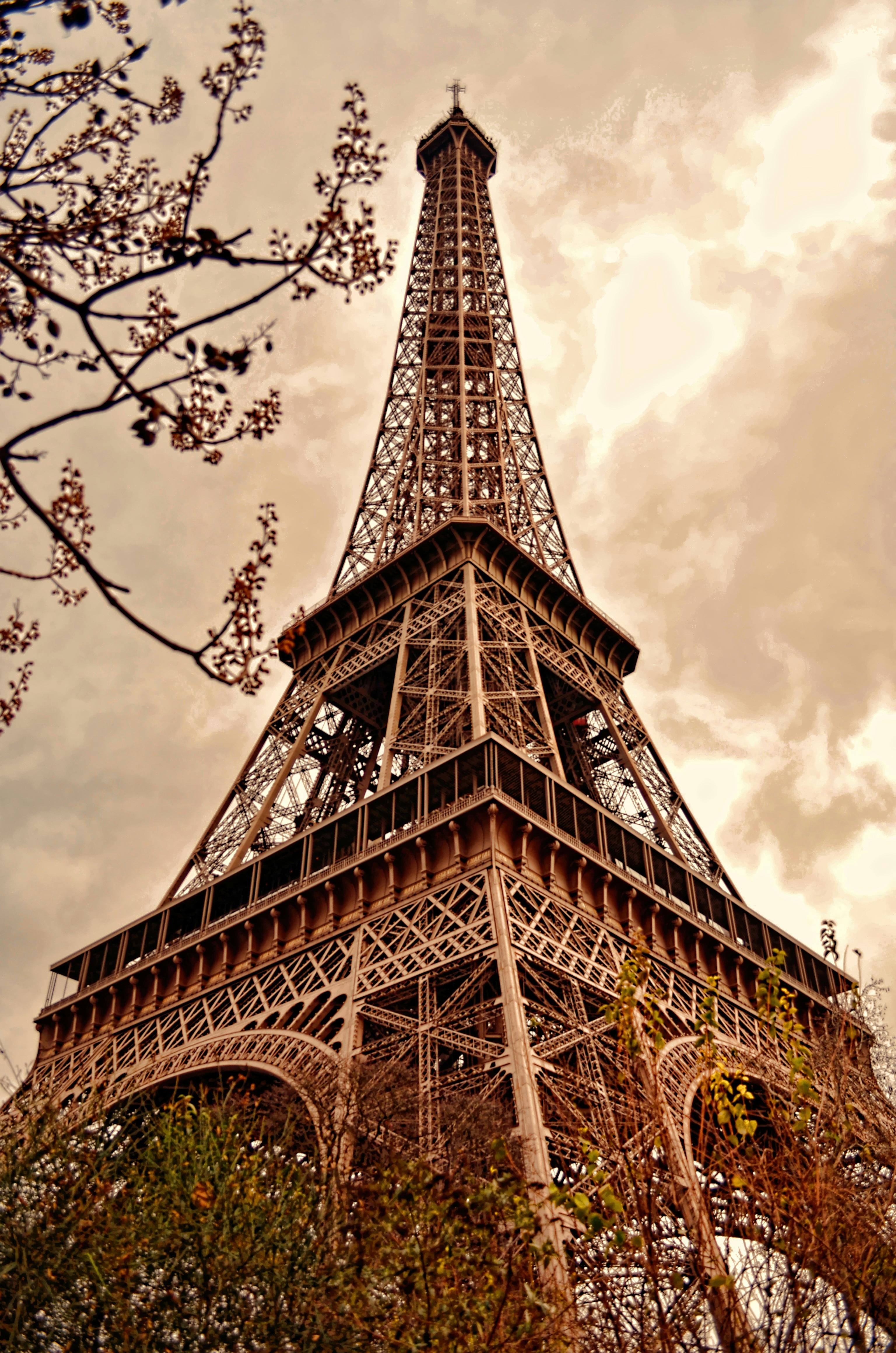 interesting facts about paris eiffel tower