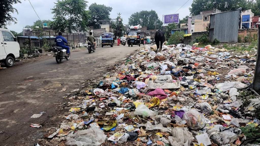 Municipal Corporation ignoring cleanliness Jalgaon city