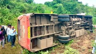Speeding bus accident in Jalgaon