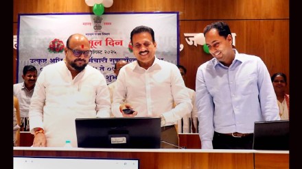 Jalgaon District Collector in politics? Direct offer from Minister Girish Mahajan Jalgaon District Collector in politics? Direct offer from Minister Girish Mahajan