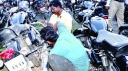 जालन्यात बुलेटच्या कर्णकर्कश सायलेन्सरविरुद्ध पोलिसांची मोहीम