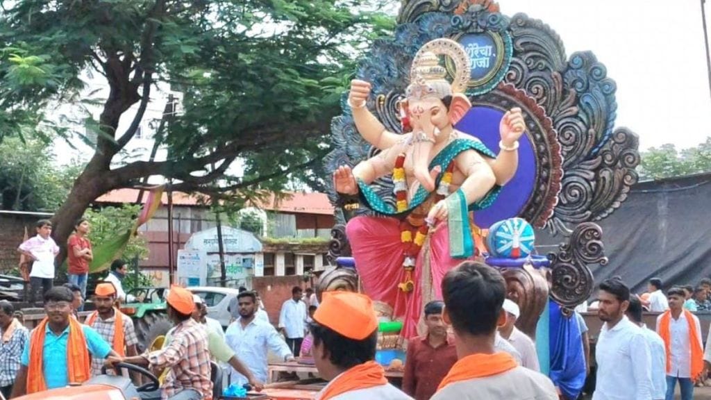 grand arrival of ganesh idols in karad city Karad Ganeshotsav 2025