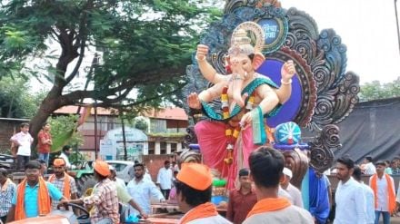 grand arrival of ganesh idols in karad city Karad Ganeshotsav 2025