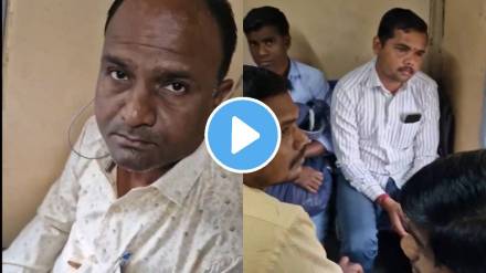 kasara kalyan local train passengers fight for seats video viral