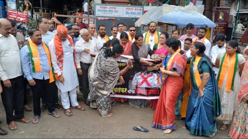 Protest by beating Khewalkar's banner to protest BJP's participation in the rave party